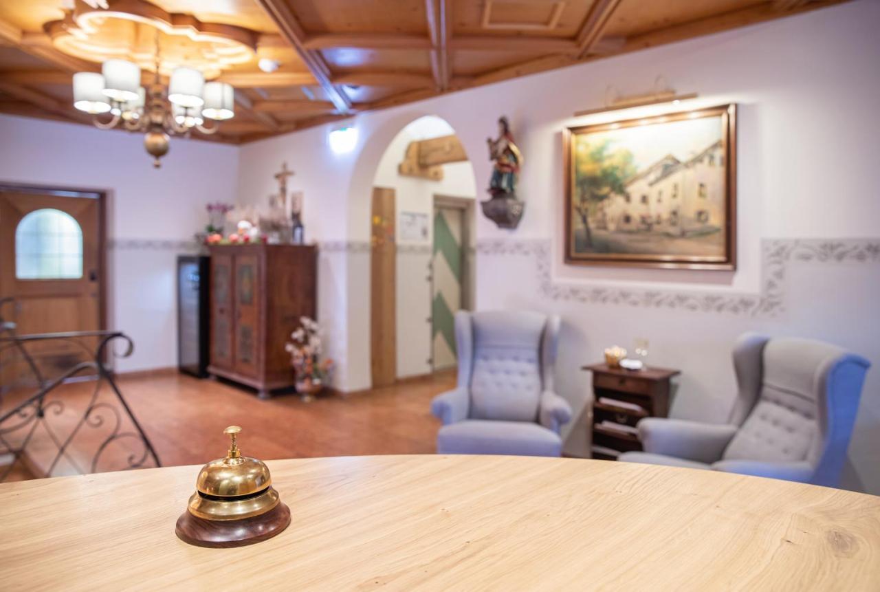 Hotel Gasthof Zum Kirchenwirt Puch bei Hallein Bagian luar foto
