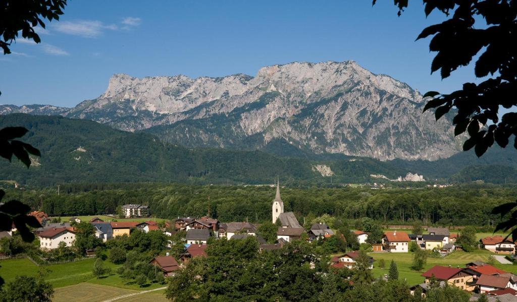 Hotel Gasthof Zum Kirchenwirt Puch bei Hallein Bagian luar foto