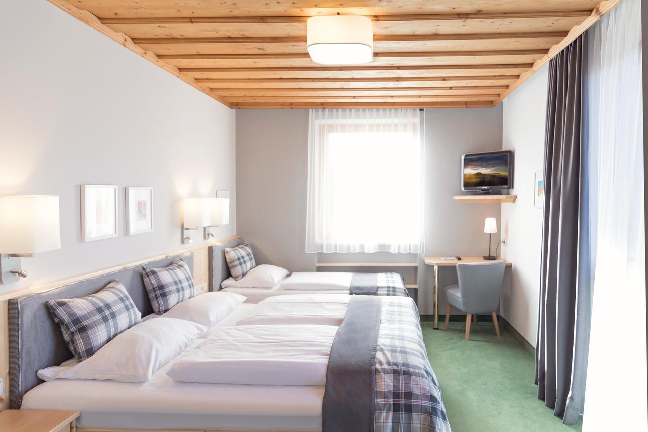 Hotel Gasthof Zum Kirchenwirt Puch bei Hallein Bagian luar foto