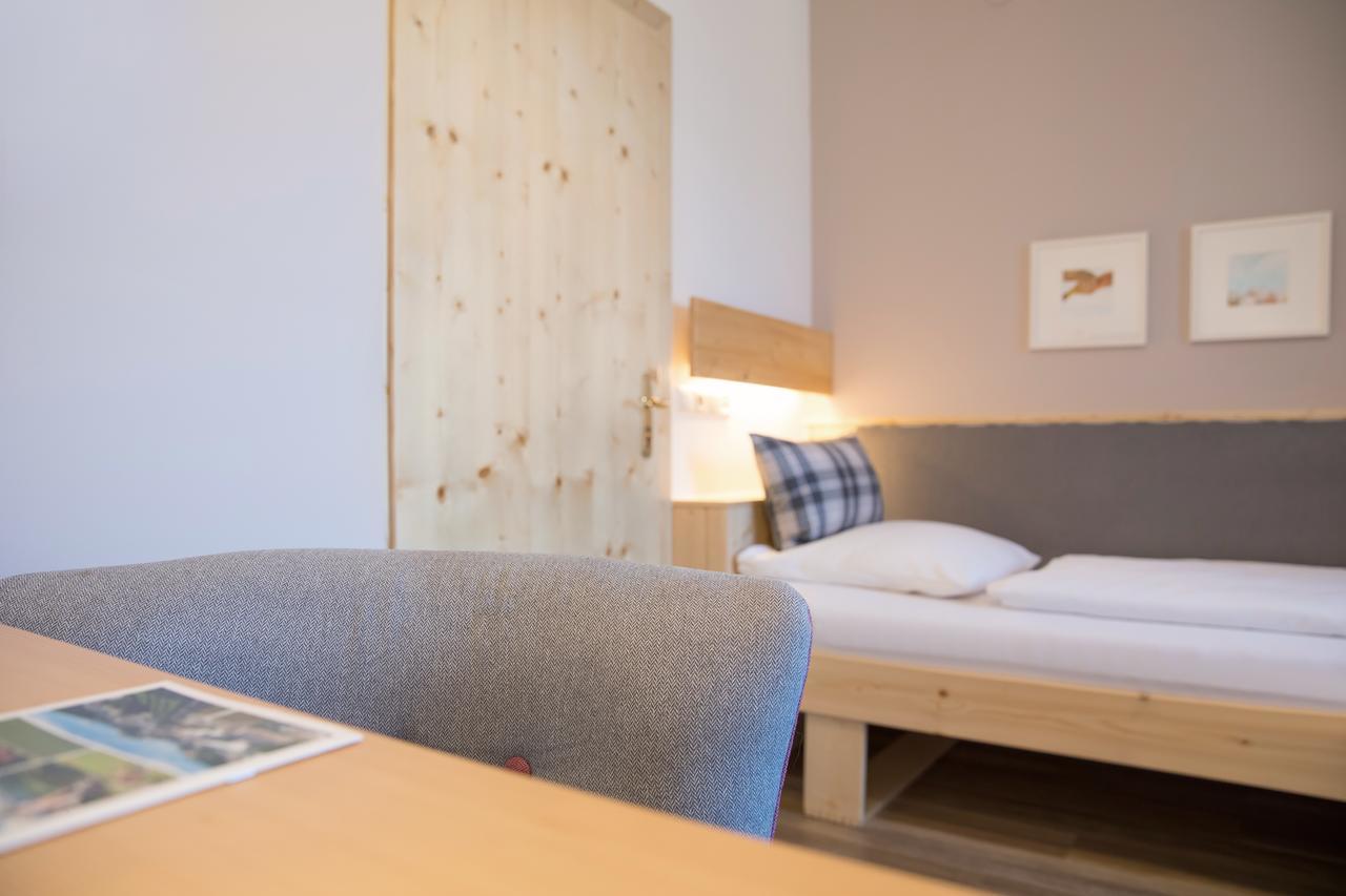 Hotel Gasthof Zum Kirchenwirt Puch bei Hallein Bagian luar foto