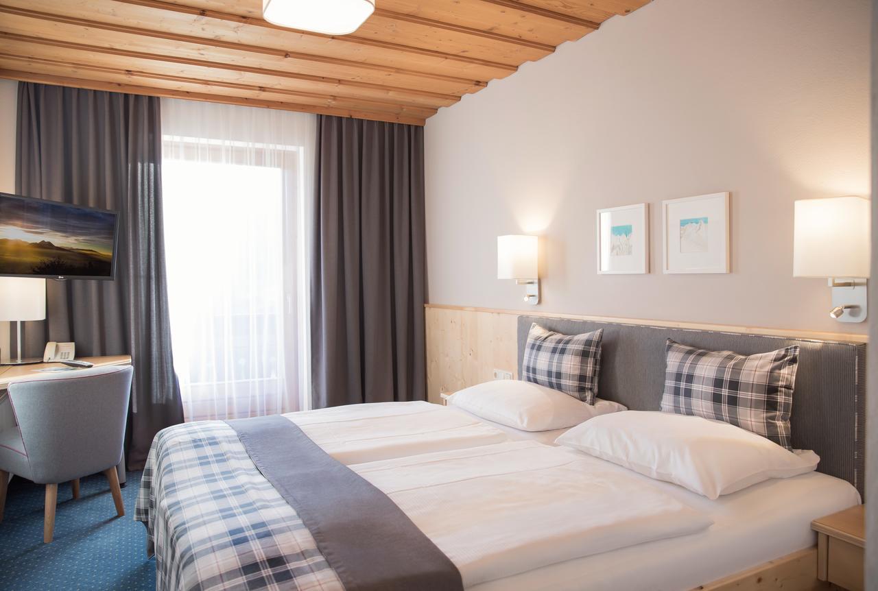 Hotel Gasthof Zum Kirchenwirt Puch bei Hallein Bagian luar foto