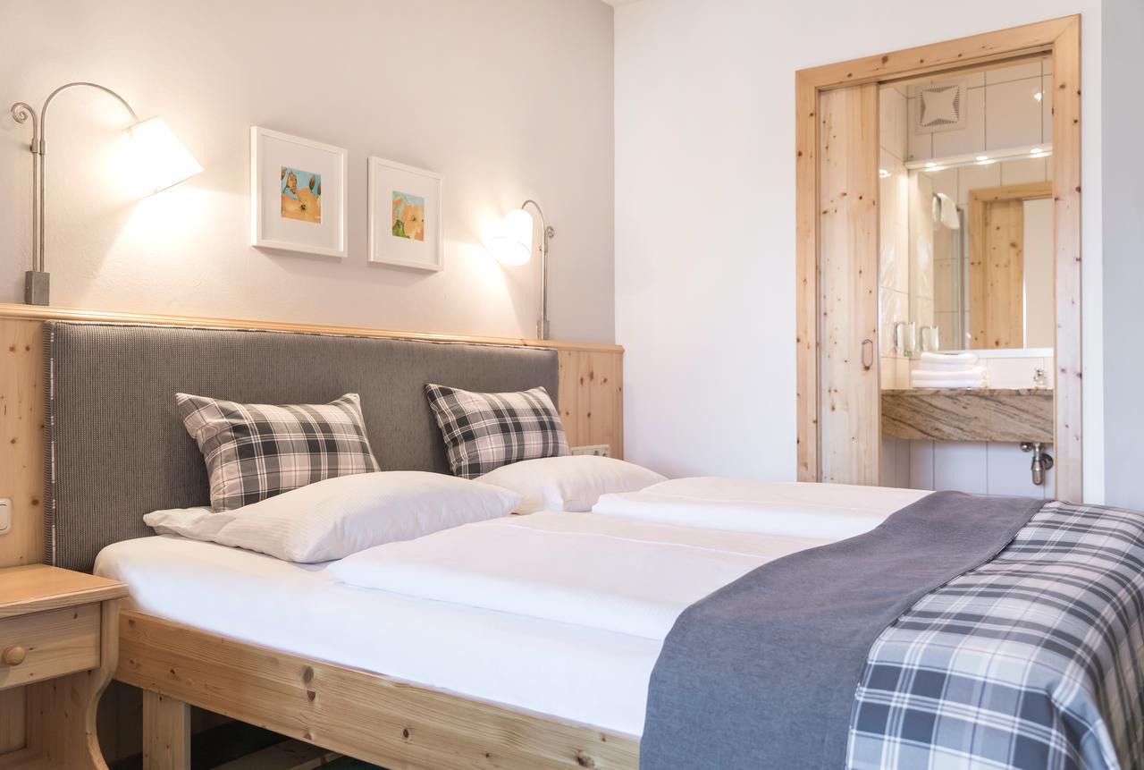Hotel Gasthof Zum Kirchenwirt Puch bei Hallein Bagian luar foto