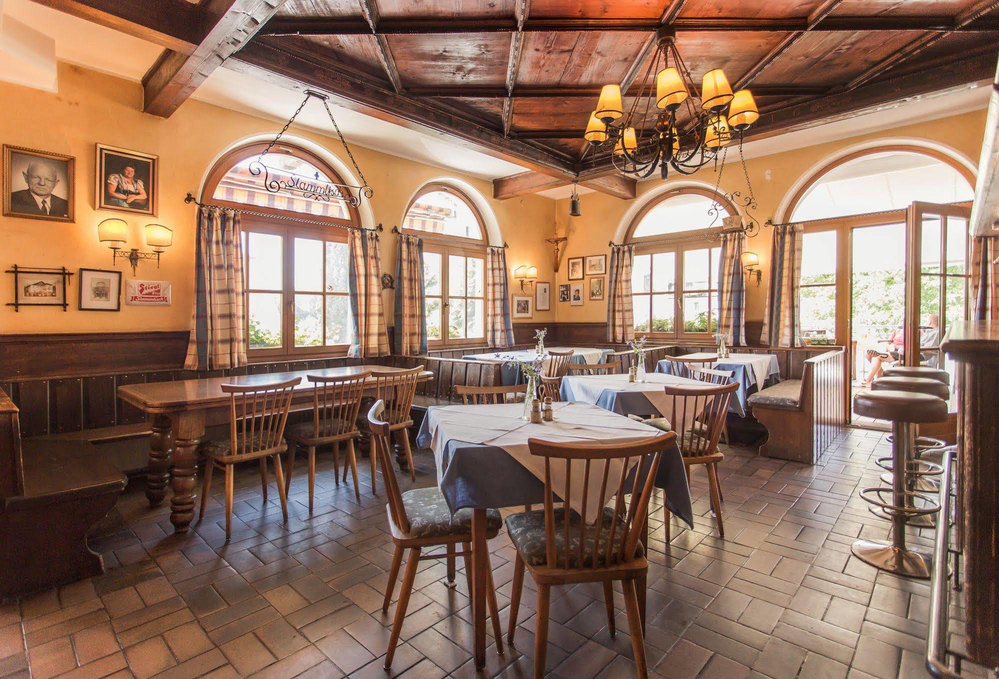 Hotel Gasthof Zum Kirchenwirt Puch bei Hallein Bagian luar foto