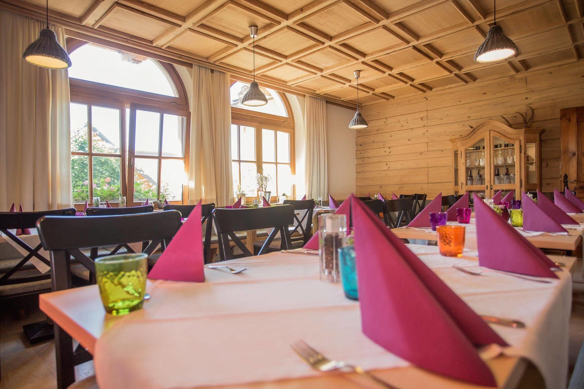Hotel Gasthof Zum Kirchenwirt Puch bei Hallein Bagian luar foto