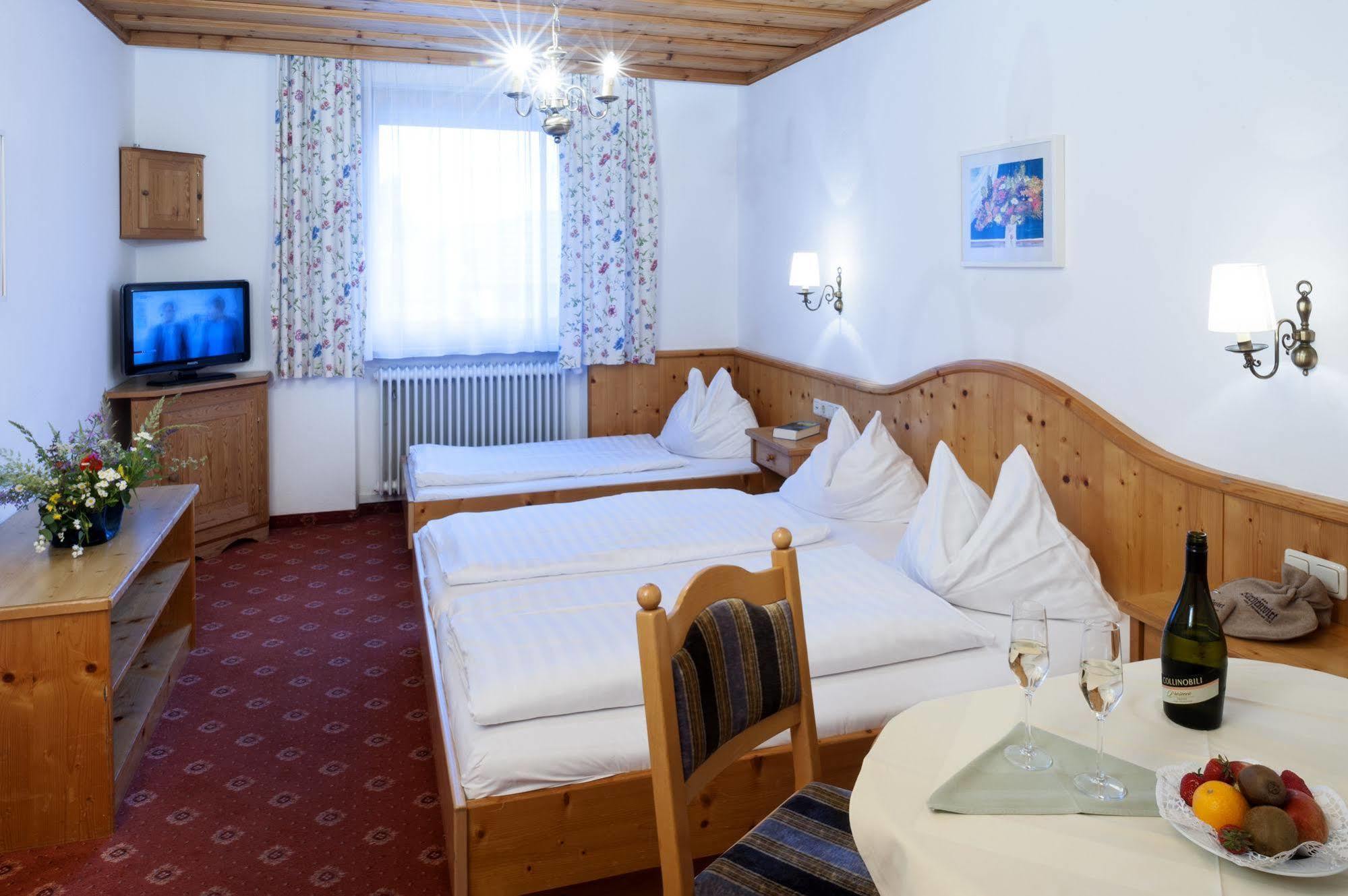 Hotel Gasthof Zum Kirchenwirt Puch bei Hallein Bagian luar foto