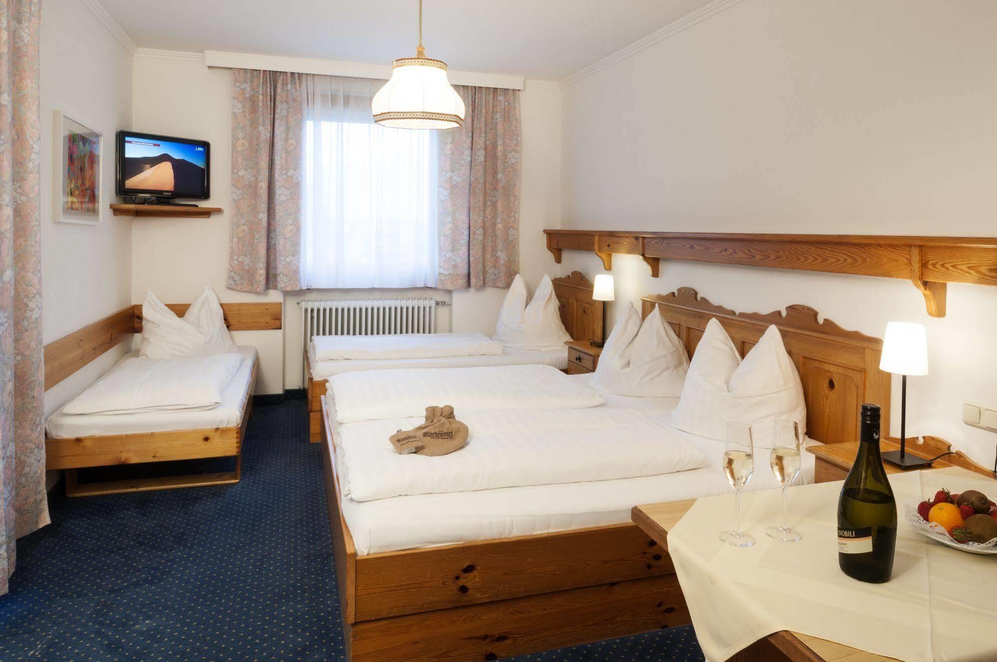 Hotel Gasthof Zum Kirchenwirt Puch bei Hallein Bagian luar foto